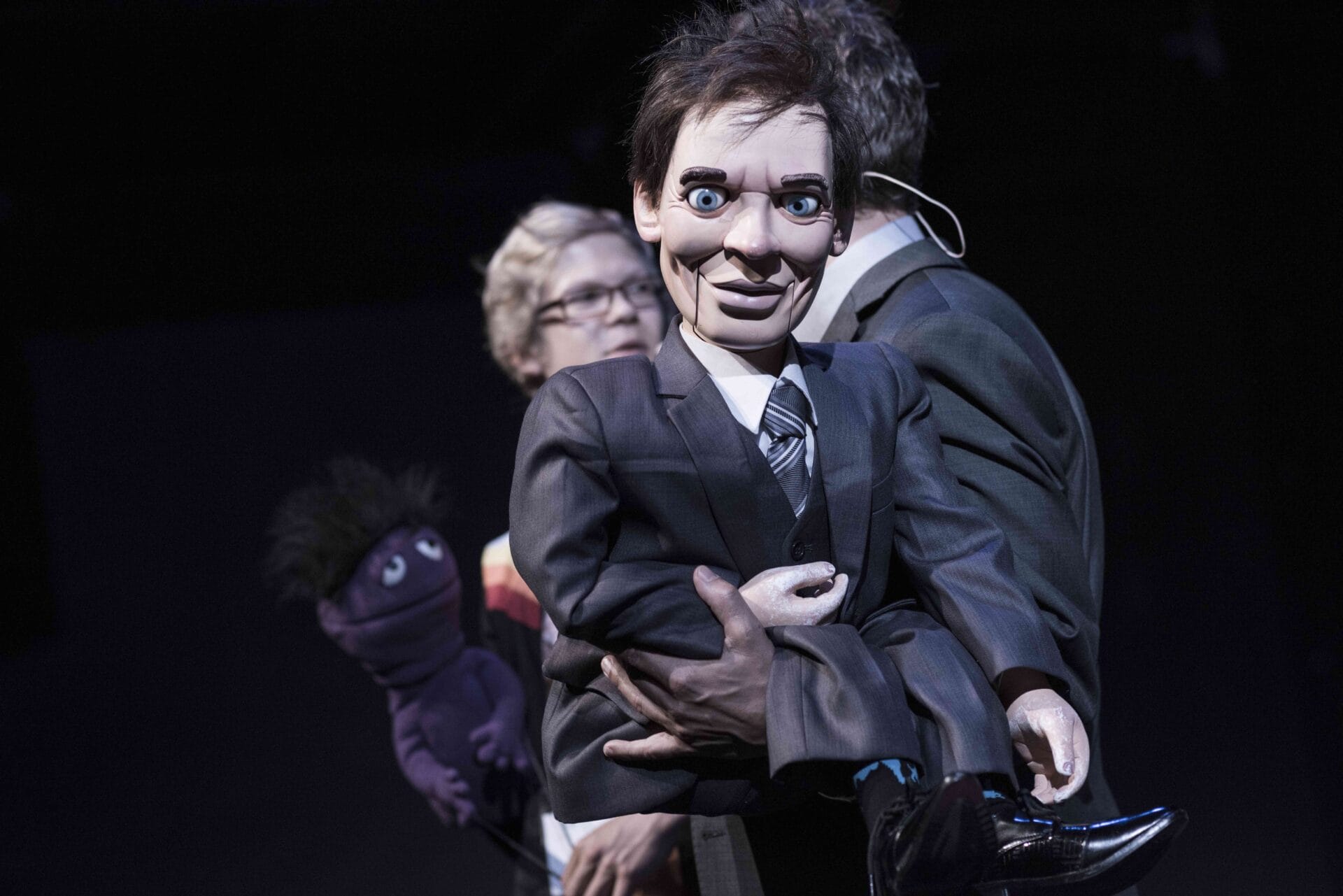 Gisèle VienneThe Ventriloquists Convention, vue de performance, FTA, Montréal, 2016.Photo : Falk Wenzel