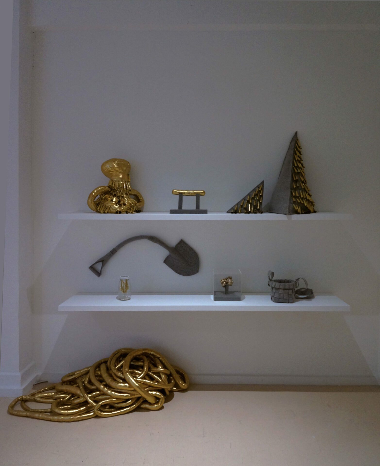 86_CR11_Astier_Hupfield_Trophy Wall
