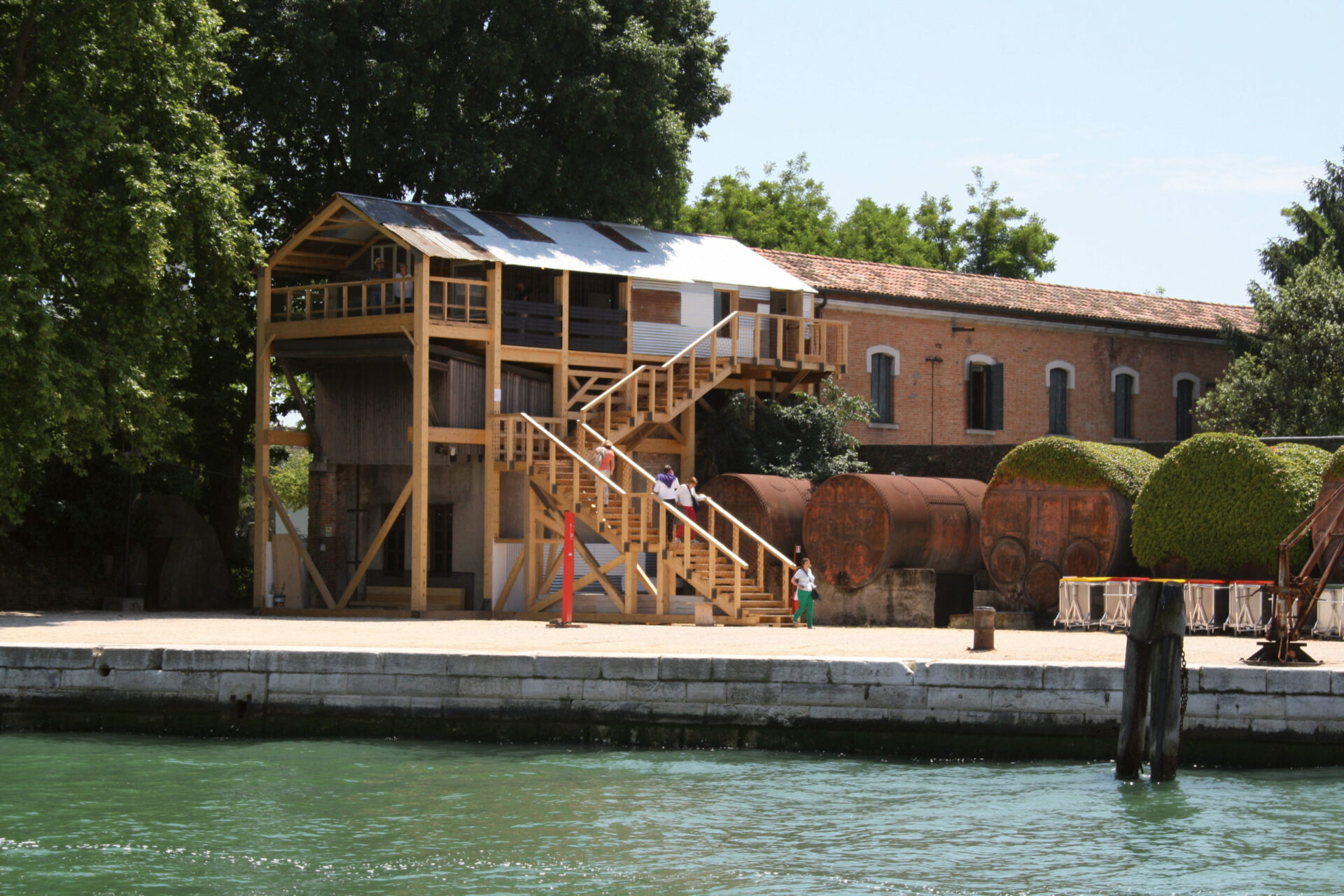 80_DO01_Desmet_Kamikaze Loggia