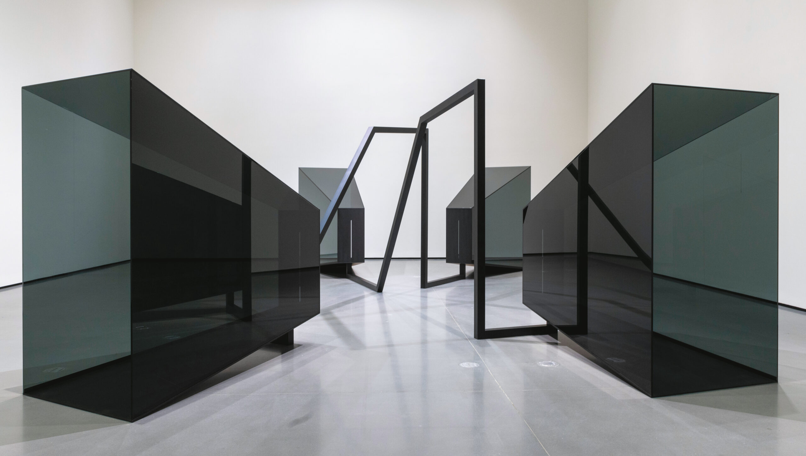 Torkwase Dyson Way Over There Inside Me (A Festival of Inches), vue d’installation Baltimore Museum of Art, 2022. Photo : Mitro Hood, permission de l'artiste & Baltimore Museum of Art