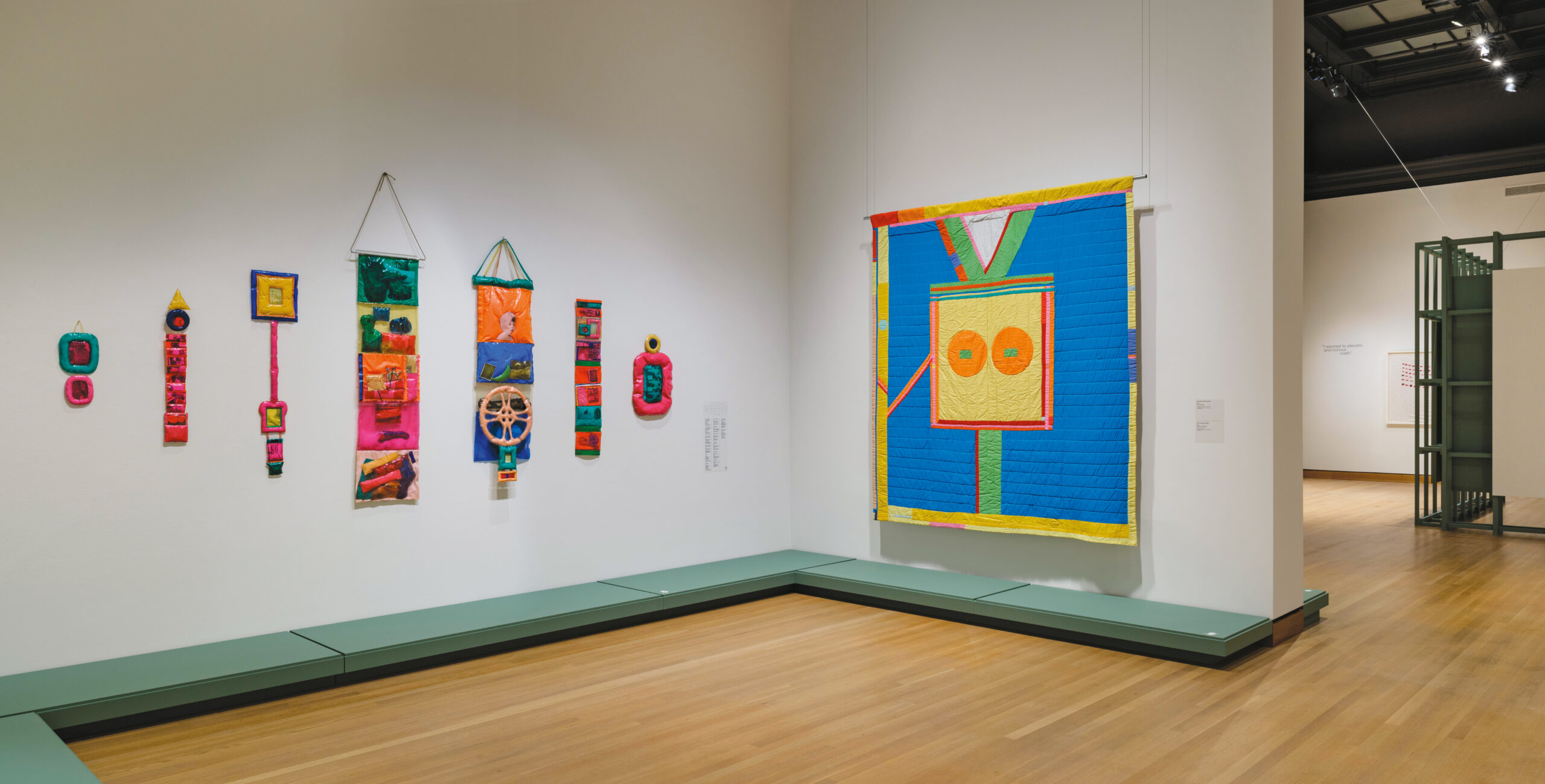 Joyce Wieland, À cœur battant, vue d’exposition, 2025. Photo : Denis Farley, permission du Musée des beaux-arts de Montréal