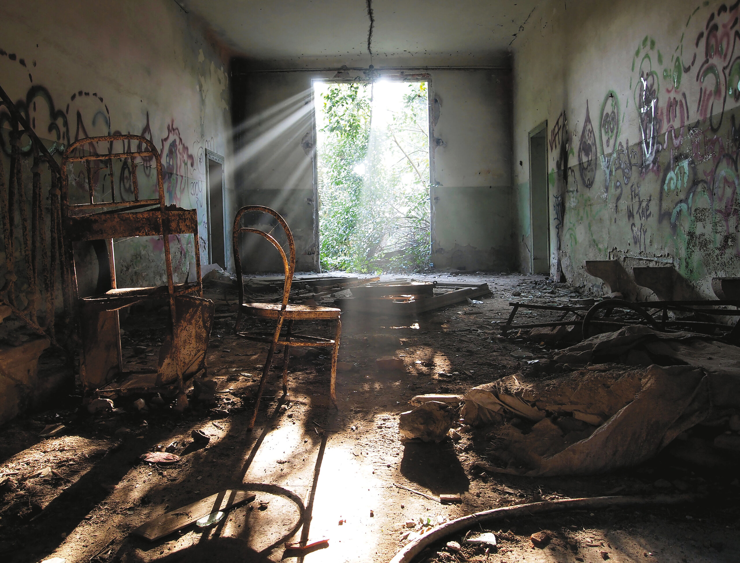 Natascha Niederstrass Incursione clandestina, 2020, de la série Ruinenlust, 2024. Photo : permission de l’artiste